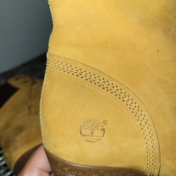 Size 8.5 Womens Timberland boots - Picture 2 of 5